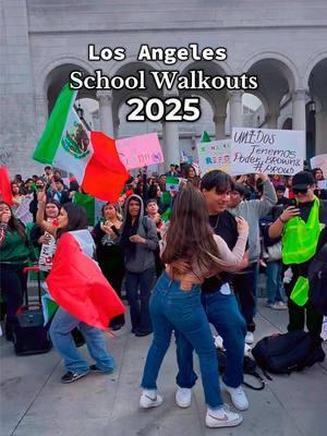 Students also had fun during Los Angeles School walkouts 2025 ✊🏽 #LosAngeles #LAWalkouts #LA #LAUSD #DowntownLA #EastLA #School #ImmigrantParents #Protest #LosAngelesProtest #FYP #fypシ #Mexico 