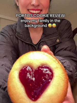 @Portos Bakery & Cafe OH MY GIMME 14 OF THESE RN😍😍 #ashweeyeats #portosbakery #eatwithme #tastetest #cookie #pastries #mukbang #mukbangs #raspberry 