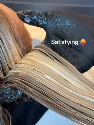 Me? Obsessed with buttery blonde tones? Yes. 🥞🧈 Who wants this secret sauce? #scottsdalehairstylist #imtorielyse #torielyseartistry #blondeinspo 