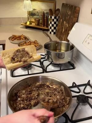 Philly Cheesesteak Recipe - I love a good sandwich for dinner🤭 #phillycheesesteak #dinner #DinnerIdeas #dinnertime #dinnerrecipe #dinnerrecipes #EasyRecipe #quickrecipes #quickdinner #mealideas #whatsfordinner #food #Foodie #yum #yummy 