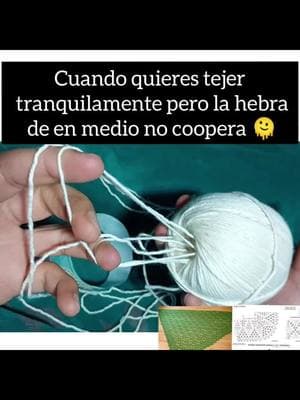 Si batallas para encontrar la puntita,quédate,aquí te tengo la solución #yarnholder #creaciones_ganchomagico #manosmexicanascreandomagiaytradicion #mexicanyarn #tejido #crochet 