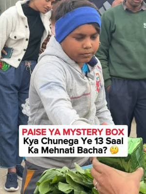 Hats off to Ranjit, 13 saal ka mehnati bachi jo school bhi jaa raha hai aur sabji bhi bechta hai ♥️ End miss mat karna 🥰 Comment karke zarur batana end me Ranjit ki smile kaisi laggi? . Join Me to Spread Happiness 👉🏼 @theofficialgeet 🥰 . . #theofficialgeet #lovegeet #streetvendors #humanity #randomactsofkindness #surprise #trending #streetkids #tiktokpartner 