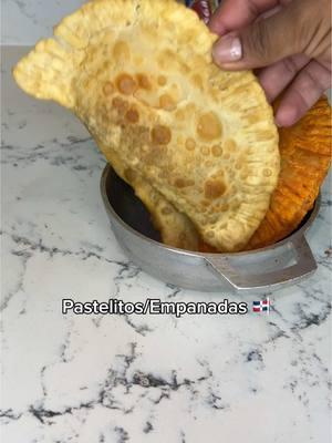 Pastelitos o Empanadas 🇩🇴 Recipe ⬇️ y los vamos hacer con el Mortadela Super Vega. Super Vega Sabe Mejor. #orgullonuestro #ummmmquerico  DEL CARIBE MEAT #mortadela #sabemejor El dominicano te hace un pastelito de cualquier vaina. Vamonos pal mambo! . . Mortadela o salami @delcaribemeat  Aji verde y Rojo Cebolla Cilantro Ajo Aceituna Pasta de tomate Sal Al gusto Pimienta negra Dominican oregano Un chin de agua . . [como hacer pastelitos, como hacer empanadas, how to make dominican pastelitos, como hacer salami guisado, pastelitos de salami guisao] . . . #cookingwitd #delcaribemeat #pastelitos #pastelito #empanada #empanadas #delcaribemeat  #salami  #supervega  #salamisupervega  #salamiextrapremium  #salamidominicano  #dominicansalami  #mascota  #mascotasupervega #orgullonuestro  #sabor809  #descubreladiferencia 