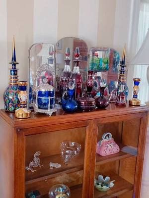 Replying to @steffwatts #picklecastor at the #1925houseonthehill #vintagefind #vintageglasscollector #glasscollector #coboltblueglass #bohemianglass #czechglass #antiqueglass #crystalglass 