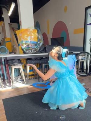 Bubble show NY/NJ #BubbleShow #bubbleshowny #BubbleMagic #bubblefairy #BubbleArtist #BubbleTrick #kidspartynyc #nyckidsentertaintment #BubblePerformer 