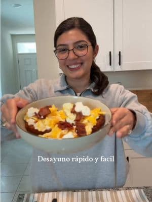 desayunito de hoy rico y fácil ✔️  Ingredientes; • Hashbrown • Huevos Revueltos • Cottage Cheese  • Bacon • Sour cream  #hashbrown #desayunosfaciles #desayunofacil #desayunosrapidos #easybreakfast #easybreakfastideas #dailyvlog #eggbreakfast #breakfastrecipe 