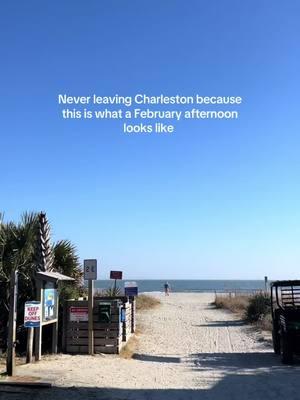 Yeah it did snow 3 weeks ago but that’s besides the point #charleston #thecharlestondiaries #charlestonlife #thingstodoincharleston #follybeach #charlestonweather #charlestonbeach #lifeincharleston 