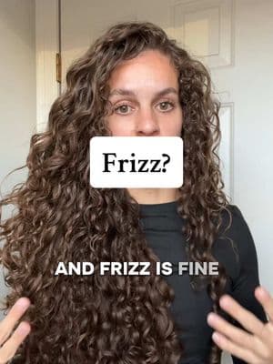 maybe just embrace the frizz bc it just comes with the hair ya know #frizz #nofrizz #humidity #humid #curlyhair #wavyhair #fyp 