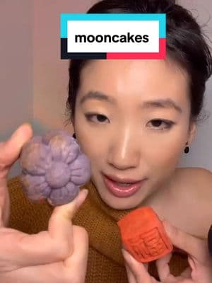 got these from @TOIMOIBAKERY 💕 #asmrfood #mooncake #mooncakes #eatingshow 