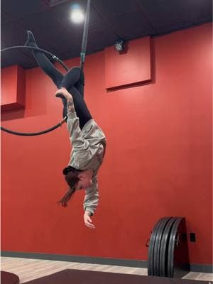 Cute layback trick #fyp #foryoupage #aerialhoop #lyra #lyrahoop #aerialist #aerialistsoftiktok #aerial #acrobatics #aerialarts #aerialnation 