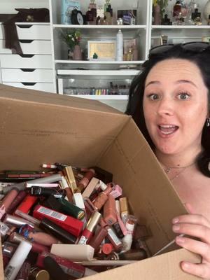 Trying on EVERY SINGLE lip product that I own and either keeping it or getting rid of it 😳 #declutteringmymakeup #decluttering #expiredmakeup #lipstickdeclutter #makeupdeclutter