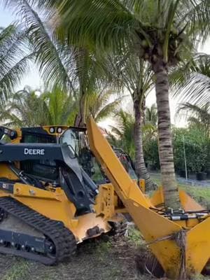 Big trees? No problem. 🌴💪 This 48” tree spade paired with our P-Tier skid steer makes tree relocation quick, clean, and efficient. No root damage, no wasted time—just results. 🚜 #JohnDeere #TreeSpade #LandscapingTools #EvergladesEquipmentGroup