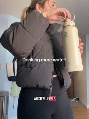 This water bottle is so cute :) if you want one you can use my code VANESSAD.MOVES for a discount! #takeya @TakeyaUSA #water #healthyhabits #hydration #hydrate #GymTok