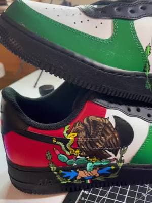 #onthisday arriba México 🇲🇽 #custom #customshoes #tenispersonalizados #pintadoamano 