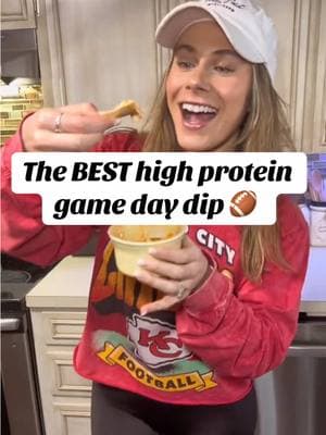 The BEST game day dip!! High protein, super simple, and way delicious! #buffalochicken #gamedaydip #buffalochickendip #highprotein #highproteinrecipes #highproteindip 