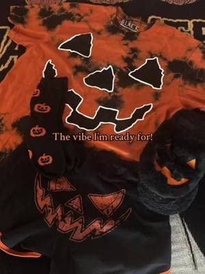 The vibes: 🎃👻🦇🍂🖤🧡🕸️🕷️ #halloweenvibes #halloweenobsessed #halloweenlife #halloweenaesthetic #halloween365 #halloweentiktok #ilovehalloween #spookyvibes #fyp #fyphalloween #thevibes 