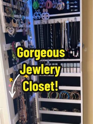 I love this new upgrade for me!! #jewelrymirror #jewelrybox #jewelry #jewelrystorage #jewelrycabinet  #TikTokShop #tiktokmademebuyit #tiktokshopfinds 