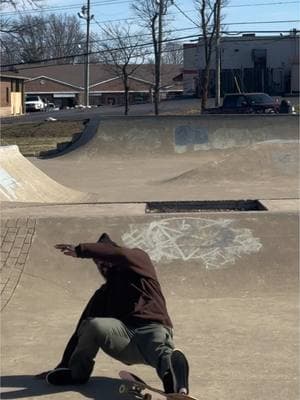 Sheesh this is one of the sketchiest things that can happen to a skateboarder kicking your board out and landing back on it some real scary stuff 🫣 #leandrehayes #explorepage #fyp #kentuckyskateboarding #kentuckyskateparks #osirisshoes #involvedclothing #oldbonestherapy #pardonmythrashing #606wheelcompany #darkslidegriptape #slam #bails #hallofmeat #korn #freakonaleash 