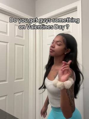 This my first valentines in a Relationship fr ? I thought the girl make it romantic and  I was told sweetest day was for the guysss #ValentinesDay #sweetestday #fyp 