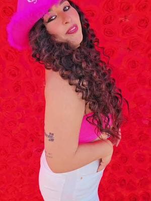 oigan volada ando con este look 💕  @ESTEVIE  #circusgirls #dancer #beautiful #latina #ValentinesDay 