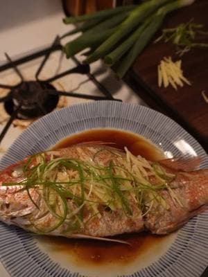 A very simple steamed fish for dinner tonight! Steaming is probably my favorite preparation for fish 😋 #cantonesefood #steamedfish #cantonesesteamedfish #cantonesefish