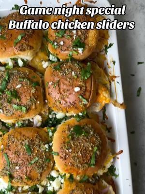 Buffalo chicken cheese sliders These These sliders are perfect for a game night. So unique and tastes amazing, very simple to make. Find full recipe and details on Stewwithsaba.com and link is in bio #buffalochickensliders #chickenslider #gamenightsnacks #gamenightappetizers 