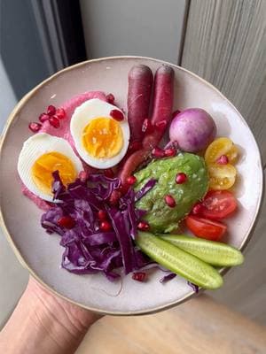 I love this one! Happy Wednesday 🌝💖 #breakfast #EasyRecipe #healthyrecipes #yp #easymeals #eggs #food #tutorial #snackideas #simplerecipe #vegetables #mealideas #snackplate #viral #lunch #colorfulfood 