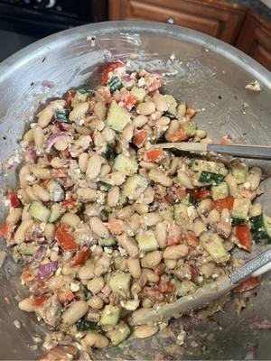 Dense bean salad with sardines & a date vinegrette 🙂‍↔️🙂‍↔️ Yum! #densebeansalad #beans #beansaladrecipe #fiber #healthyrecipes #fiberfoods #salad 