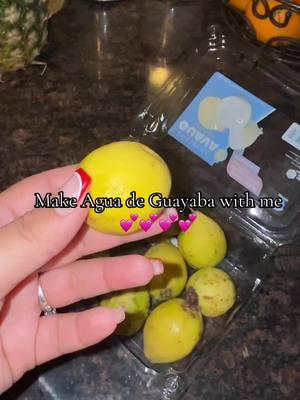 super easy agua de guayaba !!! #creatorsearchinsights #agua #guayaba #guava #guavajuice #moms #fypage #foryourpage 