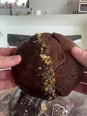 @Kookys_N_Cream NEVER MISSES!! Omg these are amazing! #cookie #dubai #dubaichocolate #pistachio #pistachiochocolate #cookies #sweets #kookysncream #sogood #delicious #sweetooth #unboxing #prpackage 