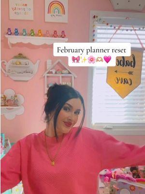 Hello February 🥹🩷🫶🏼✨🌸🤭🎀 #planner #plannergirl #planneraddict #plannercommunity #plannersetup #desk #desktok #fyp 