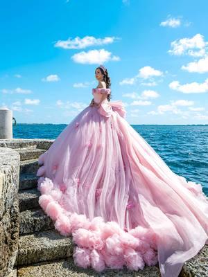 ¡Haz de tu sesión de Quinceañera una experiencia mágica con Rosy's Photography! 💫 Vestidos deslumbrantes para Quinceañeras 💫 Makeup & Hairstyle profesional 💫 Álbum premium de cristal y piel 💫 Canvas o acrílicos para decorar con estilo ✨ Celebra tu historia con fotos que te harán revivir la magia de tus 15 por siempre. 📞 Reserva tu cita hoy mismo para asegurar tu fecha y descubre nuestras ofertas exclusivas. 📍 Visítanos solo con cita previa en 1815 W Okeechobee Rd #5, Hialeah, FL 33010. 📞 Llámanos al 786-641-4175 --- #quincedress #quincesphotographer #miamiphotography #miamiquinces #luxuryquinces #quinceañerapackages #quinceañeralooks #quincesmiami #sweet16 #quinceañeras #dreamphotos #quincephotos #viral #parati #rosysphotography #miamiphotographer #parati #fyp 