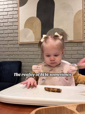 I don’t like to film much at dinner because I want us to be present as a family but I do think it’s important to see this side of baby led weaning. It’s not always fun! She refuses food, throws food. And she loves hamburgers! But tonight, she didn’t. Until else served it to her in the perfect way 🫠 I’m still grateful she eats well and teaches us new things every day #babyledweaning #realisticmomlife #babyledweaningtips 