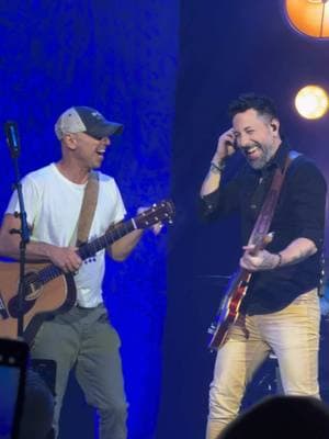 @Kenny Chesney made a surprise appearance tonight during @olddominionband’s fifth of seven shows at The Ryman in Nashville! Old Dominion and Chesney performed “Save It For A Rainy Day.”  #OldDominion #KennyChesney #Nashville #CountryMusic #SaveItForARainyDay #Country #OldDominionMusic #OldDominionBand #kennychesneyconcert #chesney #mattramsey #matthewramsey #nashville #nashvilletn #nash #nashvilletennessee #musiccity #rymanauditorium #ryman #legend #saveitforarainyday #countrysinger 