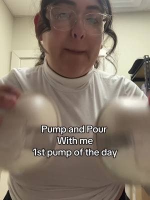 1st pump of the day! #fyp #viral #increasemilksupply #pumpingessentials #breastfeedingtok #pumpingmom #pumpingmama #pumpingmoms #momcontent #momtok #MomsofTikTok #postpartum #breastmilk #pumpandpour #pumpingatwork #breastfeeding #postpartumjourney #pumpingmilk 