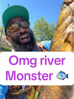 How long will it take you to real this in? 🎣🐟 #rivermonster #omgrivermonster #hugecatfish #girllikestofish #bigflatheadcatfish 