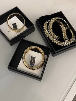 Best sellers of last week. No surprise with these 3 beauties. #bestseller #valentines #gifting #jewelry #ValentinesDay #mirandafrye #bemyvalentine #gold #silver #bracelet #braceletstack #bold #valentine #necklace 