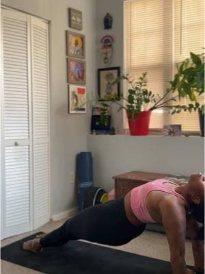 Morning moves #yoga #SelfCare  #blackyogi #curvy #zohameanslight 