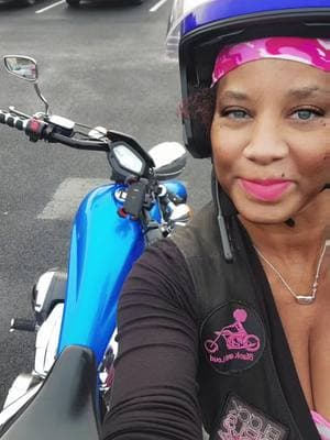 Been choosing peace over people lately. 12/10 recommend 🙌🏽💯#seattlegirl #winter2025 #liveyourbestlife #weightlossprogress #blackhistorymonth #theynotlikeus #peace #independentfemalebiker #northpacificgirl 