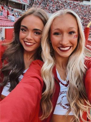 Hogs best Texas🐗🏀 missing football season with @lauren 🤘🏻⬇️ #woopig #wps #gohogs #uark #beattexas #hornsdown #universityofarkansas #fayetteville #dance #college #collegelife #gameday #uarkgameday #razorbacks #viral #fyp #4u #collegedanceteam 