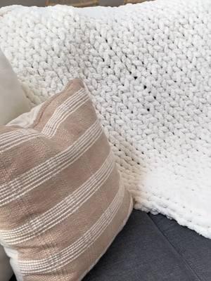 Ivory Hand Knit Chunky Blanket #chunkyblanket #handknitting #fingerknitting #chunkyblankettutorial #fyp #handknittingtutorial #sidehustle #grandmahobbies #handknitblanket