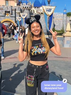 trying the new lunar year goods at disneyland! 🧧 #disneyland #whatiateatdisneyland #disneylandlunarnewyear #matchahorchata #phodip #banhmihotdog #disneylandeats #disneylandfood 