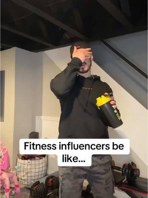 Love seeing Instagramers influencing the world 😂🤣 #gymhumor #fitnesshumor #busymomfitness #momsfitnessjourney 