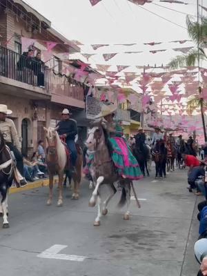 q buen dúo 😍 #pmga000 #ranchogorrocino #mujeresacaballo #ootdvaquero #caballos #gdl #enelrancho #tamazulajalisco #caballosbailadores #caballostiktok #caballosoficial 