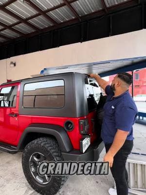 Entregando una escalera en el jeep Wrangler #jeep #jeeplife #jeepwrangler #jeepsoftiktok #fyp #fypシ #foryourpage #foryoupage #feed #engine #engineoil #carwash #autodetailing #detailing #detailingcars #cars #alexavendañocars🚘 #CapCut #autos #parati 