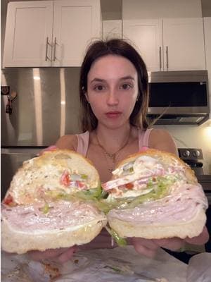 #jerseymikes #sandwich #asmrmukbang #mukbangasmr #asmreating #eatingshow #eatwithme #creatorsearchinsights @Bloom Nutrition #bloompartner 