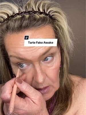 @tarte cosmetics #tarte #tartefakeawake #nudeeyeliner #eyelinertips #Eyeliner #eyelineronolderwomen #makeuptipsforolderwomen 