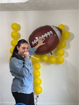 What do we think? 😂 #superbowlparty#superbowlpartydecor#superbowlsunday#diydecor#diyparty#goalpostballoons#footballballoons#gameday 