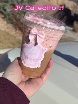 The cutest and yummiest 🤌🎀 @jvcafecito IG:JVcafecitoo #jesfoodie #coffeetiktok #coffee #redbullwithcream #redbull #cafeconleche #cafecito #cafeychismesiito #colorado #Foodie #coloradofood #auroracolorado #aco #creatorsearchinsights 