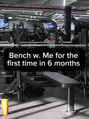 Benching for the first time in 6 months did not go as expected. Honestly I went into this workout already fatigued & just wanted to get it over with. My hammies were sore from leg day. & this nice stranger did not spot me how I’m used to being spotted. So next week, I’ll be benching the 135 🙂‍↕️🤝🏾 #girlswhobench #benchpress #onlinepersonaltrainer #blackgymgirl #CapCut 